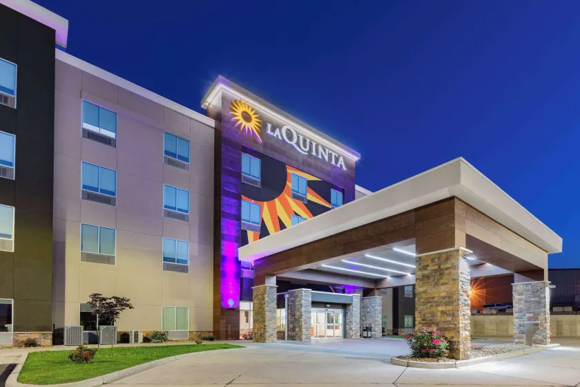 La Quinta Inn & Suites by Wyndham Jackson-Cape Girardeau - Image 1