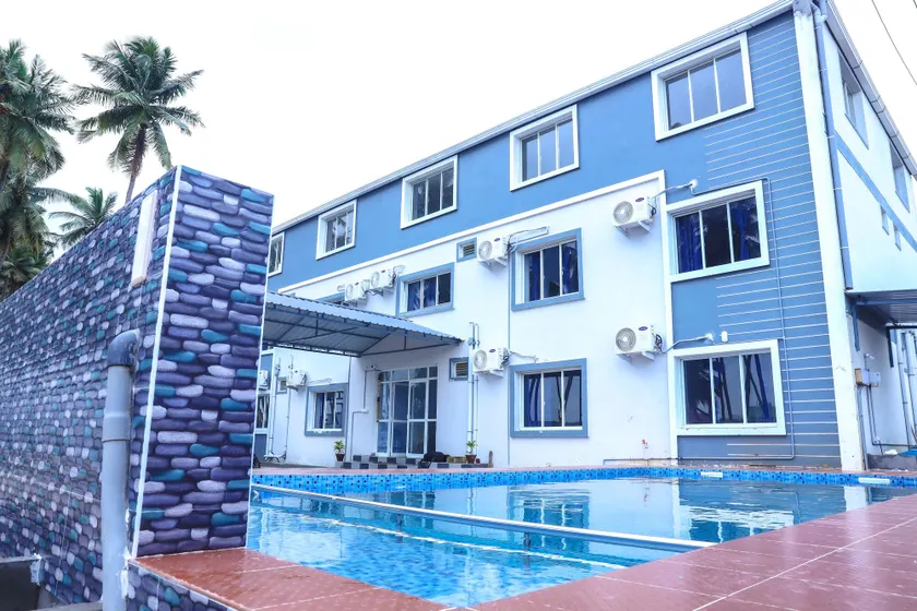 SS Grand with swimming pool - Image 1