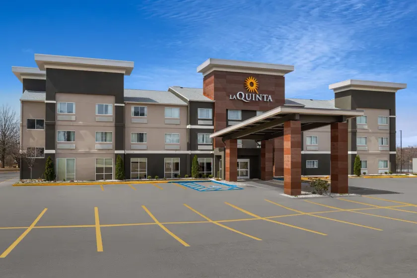 La Quinta by Wyndham Fayetteville - Image 1