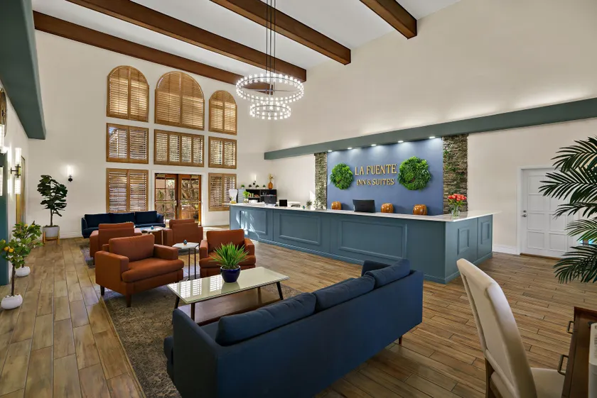 La Fuente Inn & Suites - Image 1