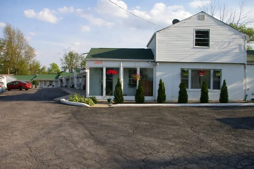 Kenwood Motel - Image 1