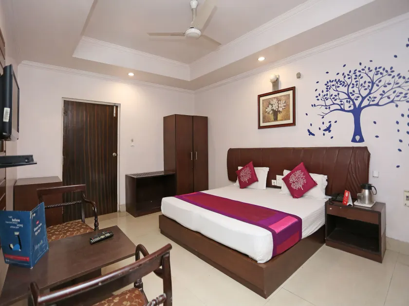 OYO 3697 Hotel Rivieraa - Image 1