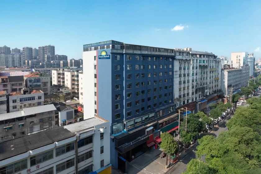 Days Inn by Wyndham Yueyang Train Station - Image 1