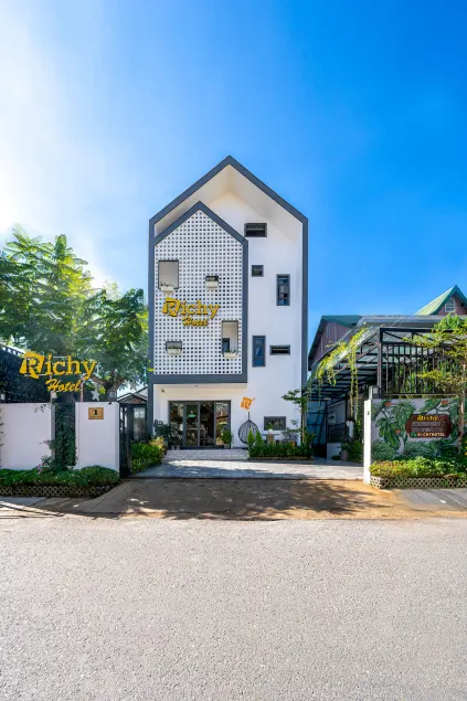 Richy Dalat Hotel - Image 1