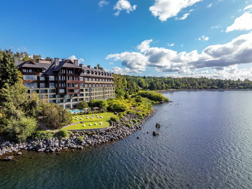 Park Lake Luxury Hotel - Image 1