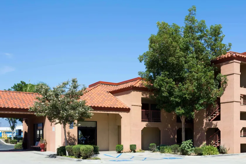 Days Inn by Wyndham Fontana / Rialto - Image 1