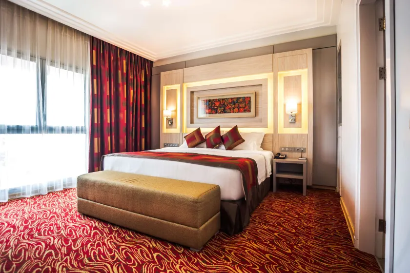 Golden Tulip Le Diplomate - Image 1