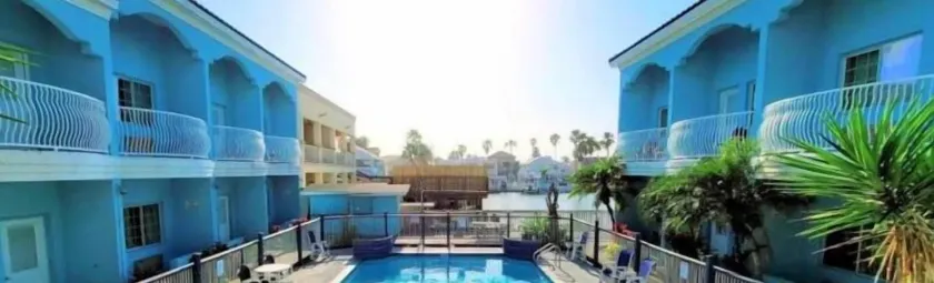 Casa Bella Hotel and Suites - Image 1
