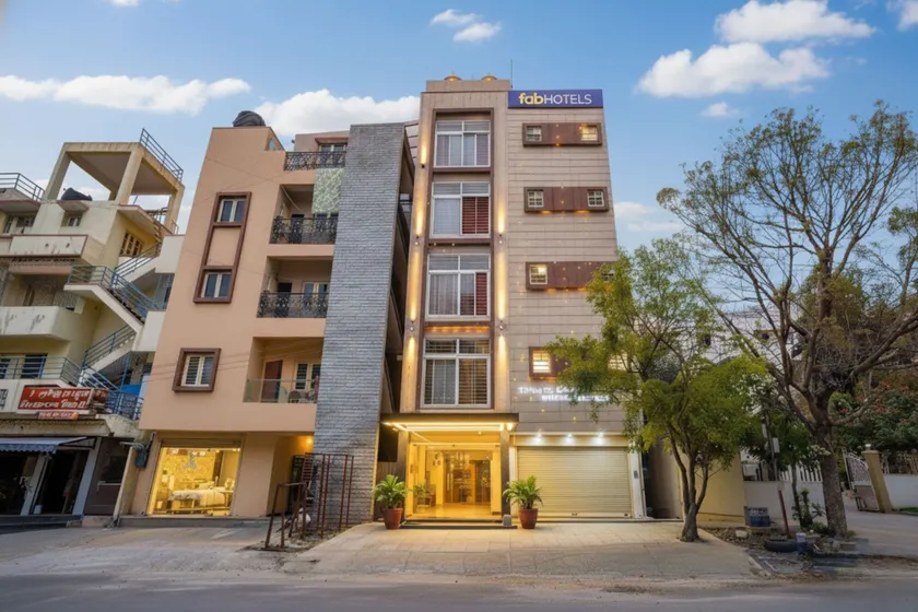 Hotel Royal Platinum Suites - Image 1