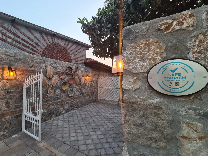 Ilkiz Beach Hotel - Image 1