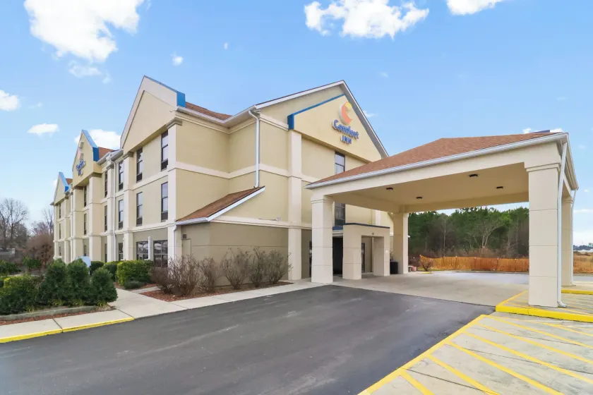 Comfort Inn Dunn near I-95 - Image 1
