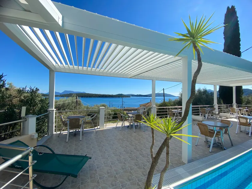 Oasis Hotel - Image 1