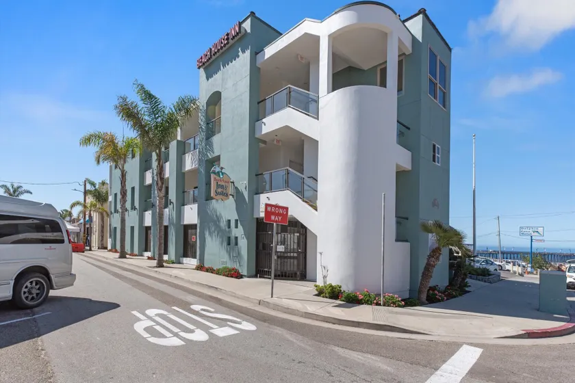 Beach House Inn & Suites - Image 1