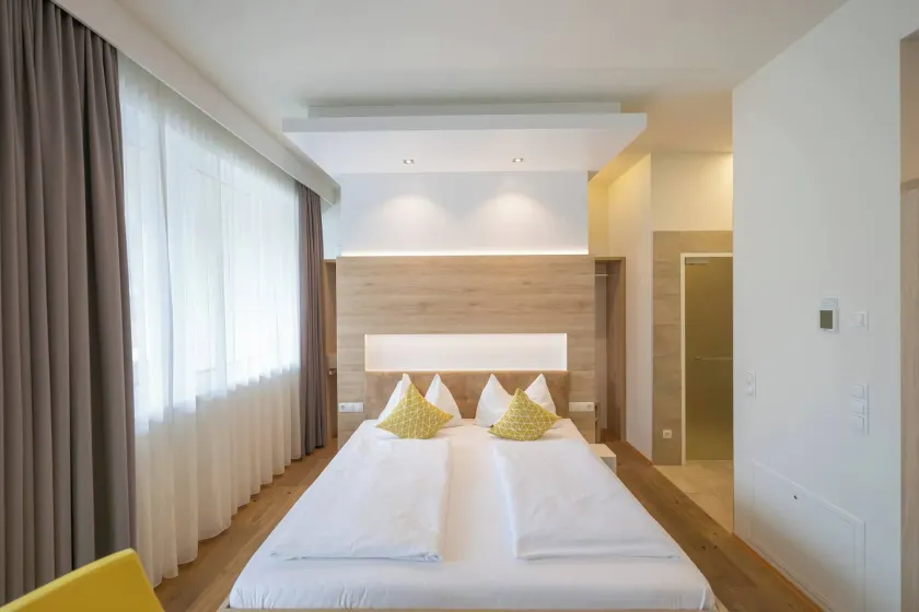 Comfort Studio With King-size Bed for 2 People 24-7 Check-in - Image 1