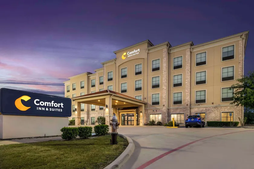 Comfort Inn & Suites Fort Worth - Fossil Creek - Image 1