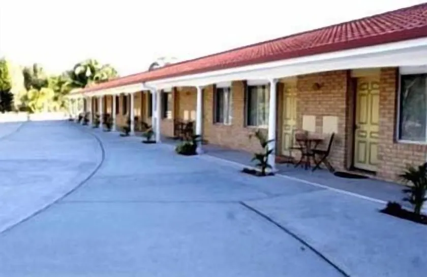 Palms Oasis Motel - Image 1