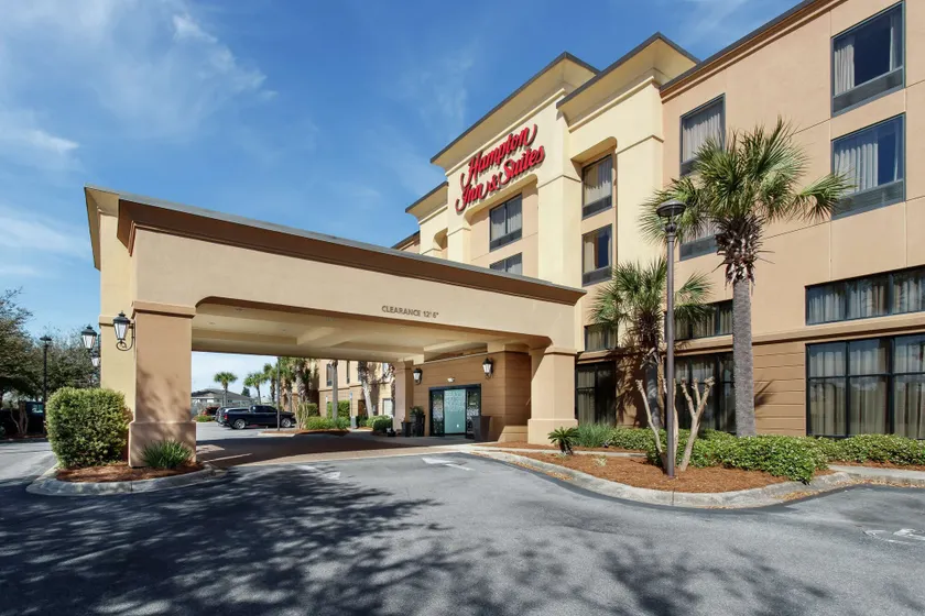 Hampton Inn & Suites Navarre - Image 1