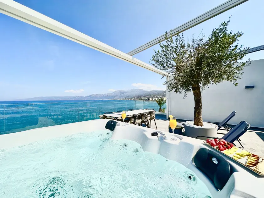 Skipper Beachfront Suites - Image 1