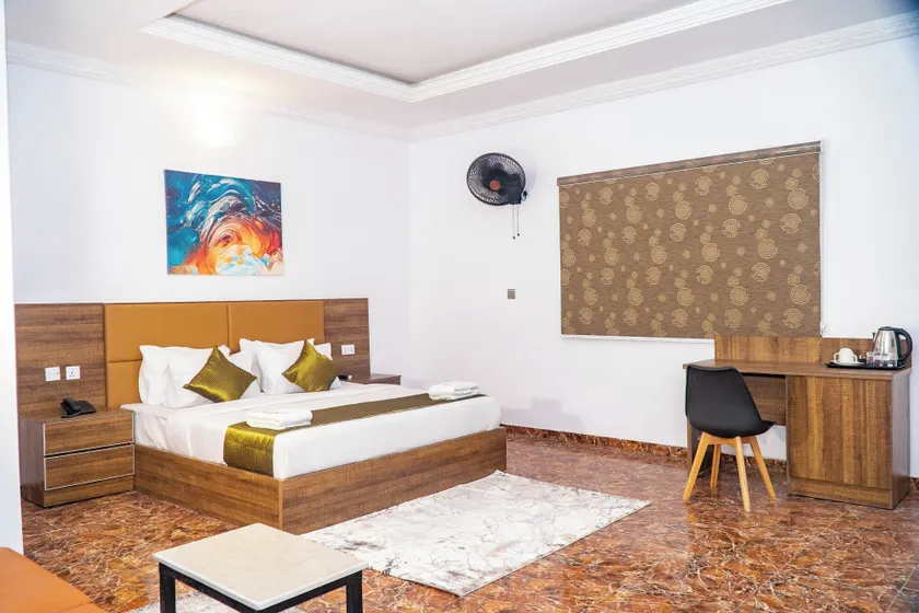 Ringruby Hotel, United Estate - Image 1