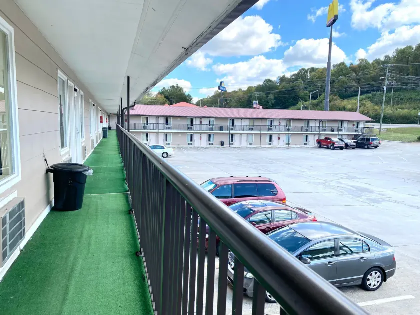 Economy inn - Image 1