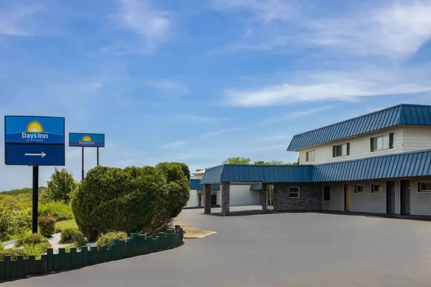 Days Inn by Wyndham Moosic - Image 1