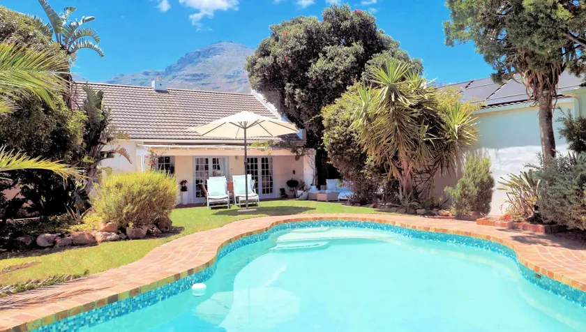 Hout Bay Cottage - Image 1