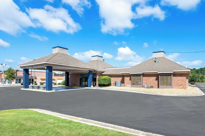 Quality Inn & Suites Fayetteville I-95 - Image 1