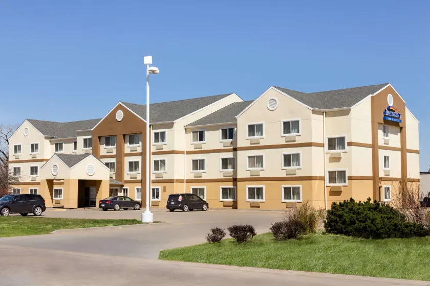 Baymont by Wyndham Salina - Image 1