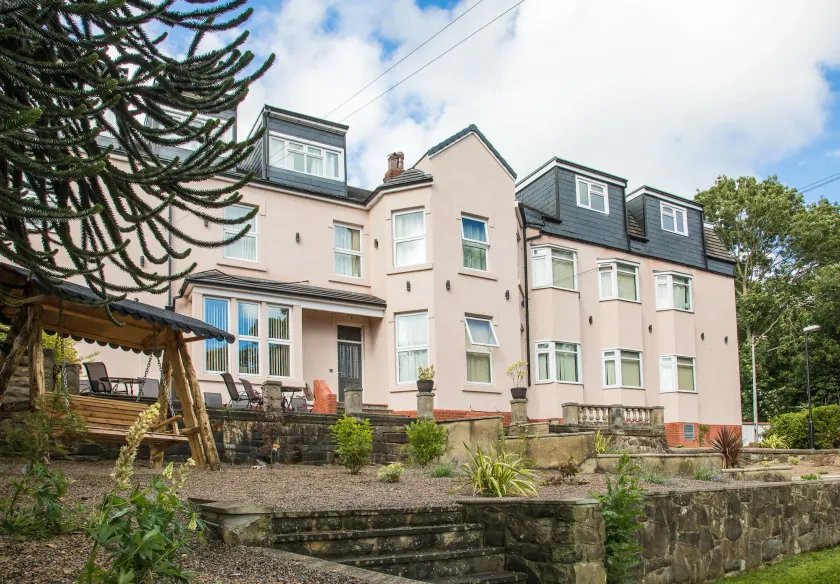 High Bank Hotel - Image 1