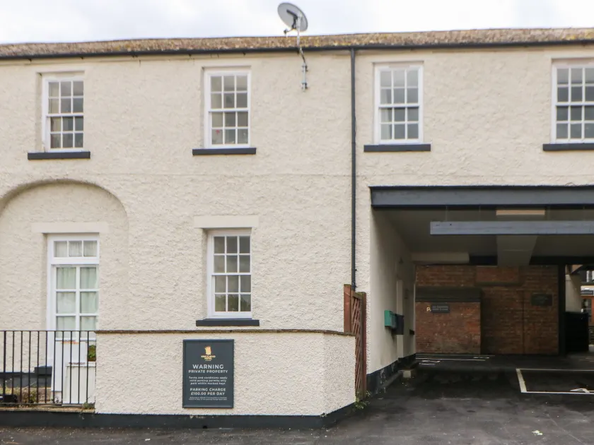 3 Kings Mews - Image 1