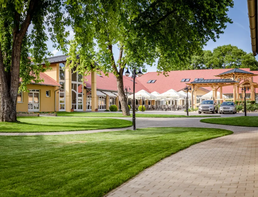 Budapest Airport Eprespark Hotel - Image 1