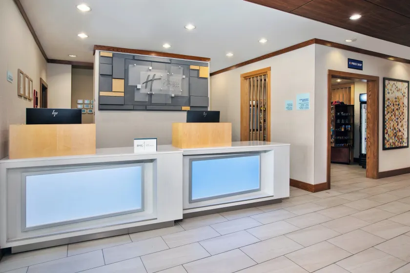 Holiday Inn Express & Suites Buffalo by IHG - Indgang