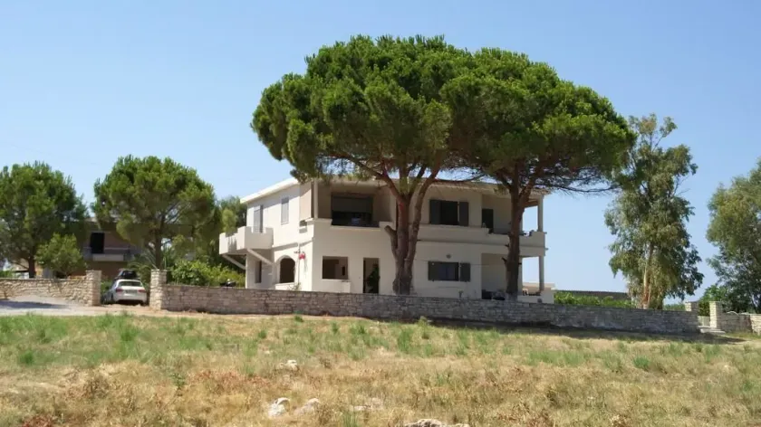 Seafront House - Image 1