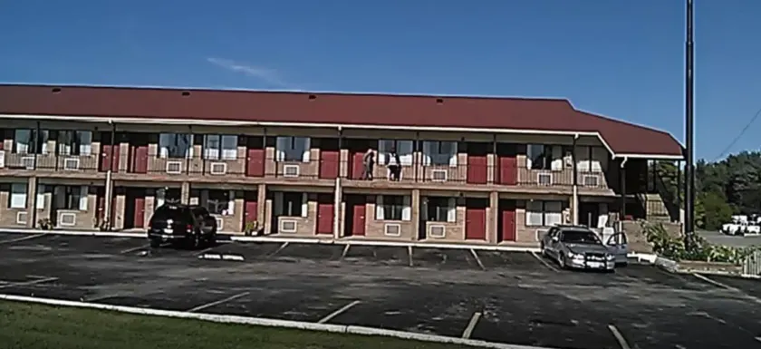Budget Host Inn - Image 1