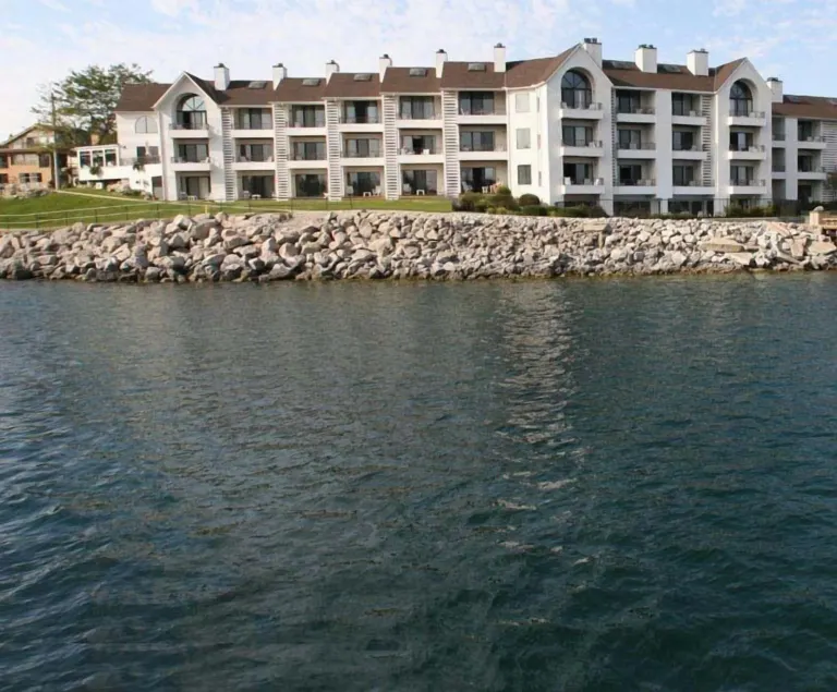 119 Edgewater Inn - Image 1
