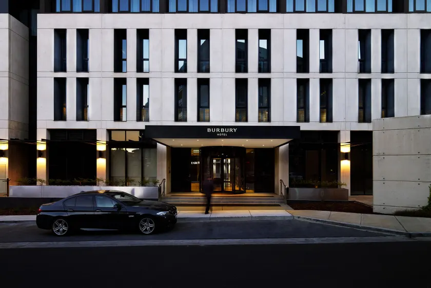 Burbury Hotel & Apartments - Image 1