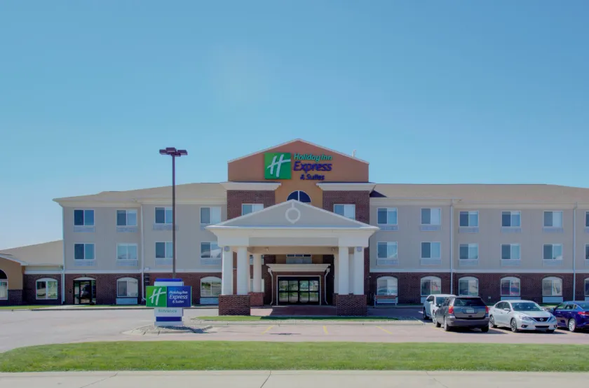 Holiday Inn Express & Suites Le Mars by IHG - Image 1