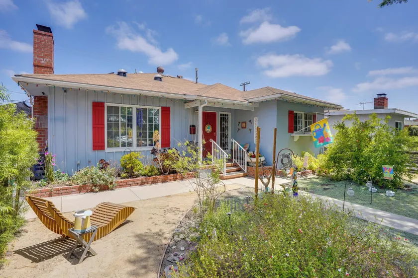 2 Mi to Cal State Long Beach: Bungalow w/ Hot Tub! - Image 1