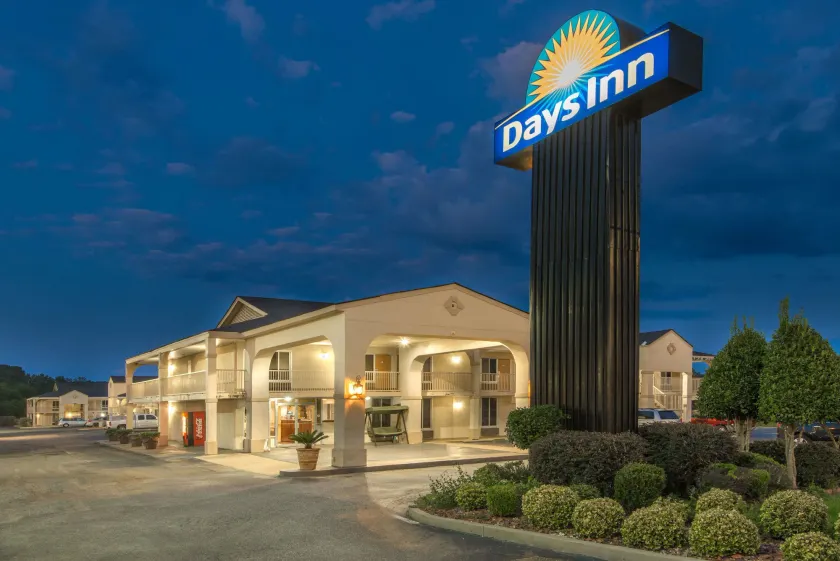 Days Inn by Wyndham Shorter - Image 1