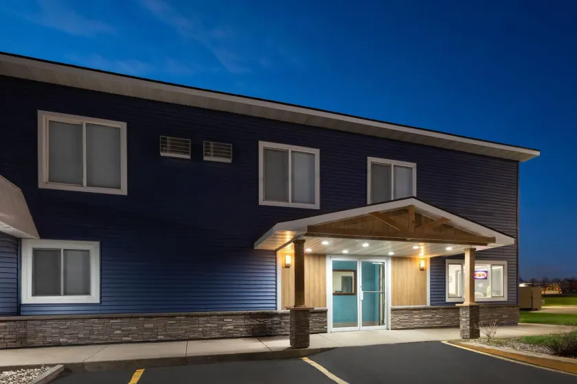Days Inn by Wyndham Fergus Falls - Image 1