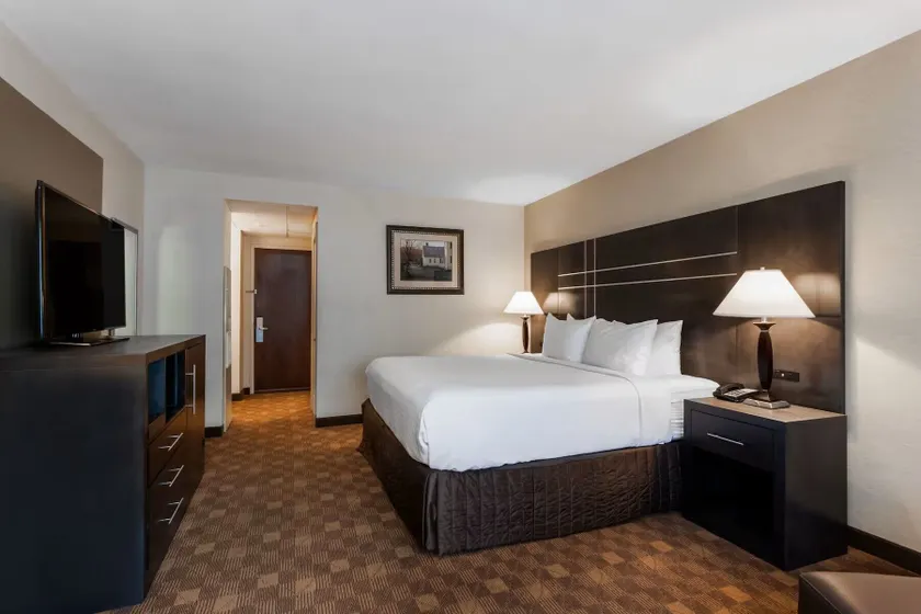 Wyndham Southbury - Image 1