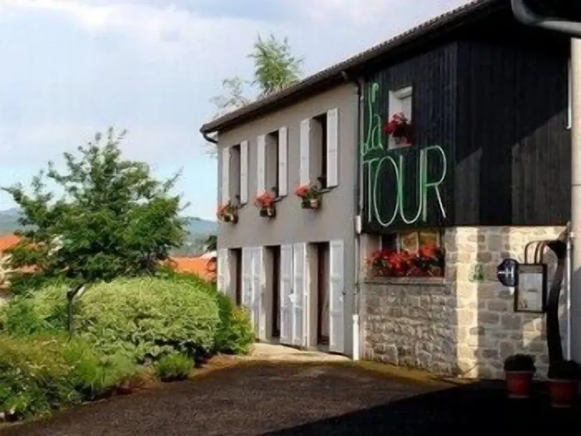 Logis Hotel Restaurant La Tour - Image 1