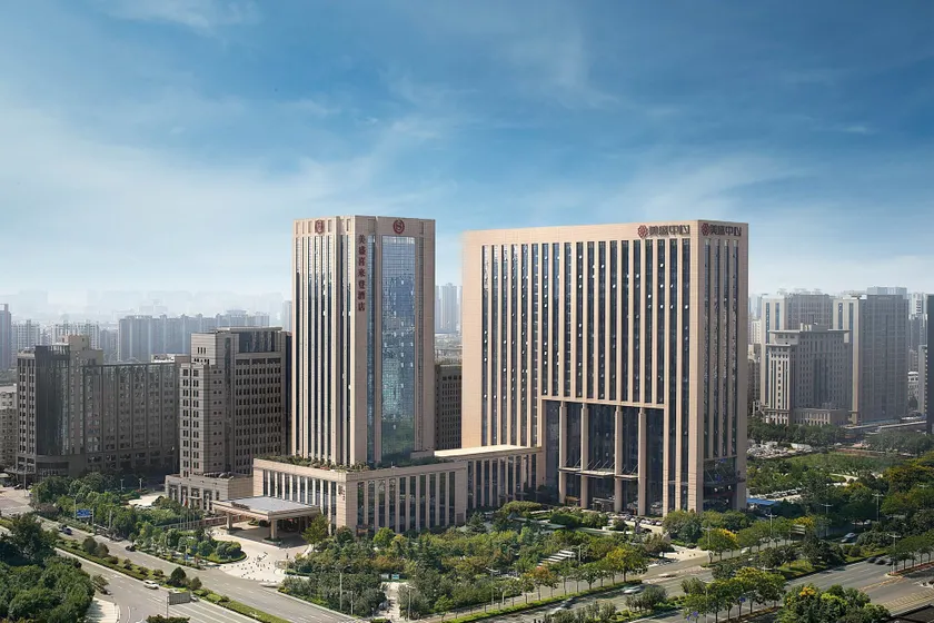 Sheraton Grand Zhengzhou Hotel - Image 1