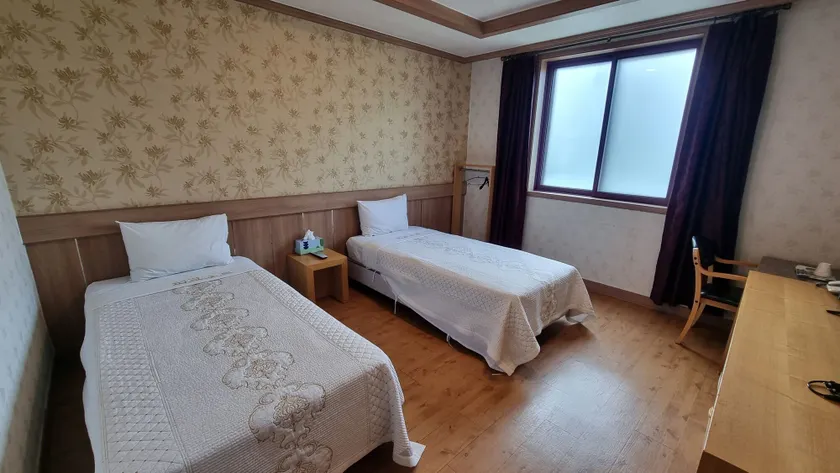 Hotel Parkwood Incheon Airport - Image 1