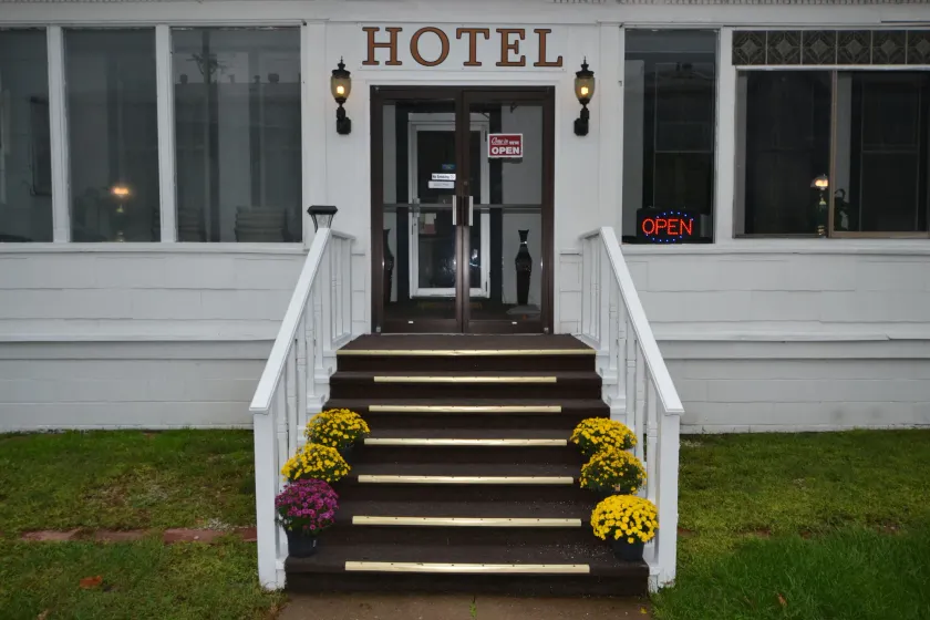 Perfect Stay Inn & Suites - Image 1