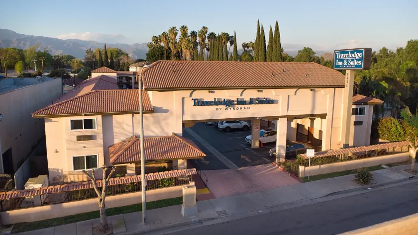 Travelodge Inn & Suites by Wyndham West Covina - Image 1