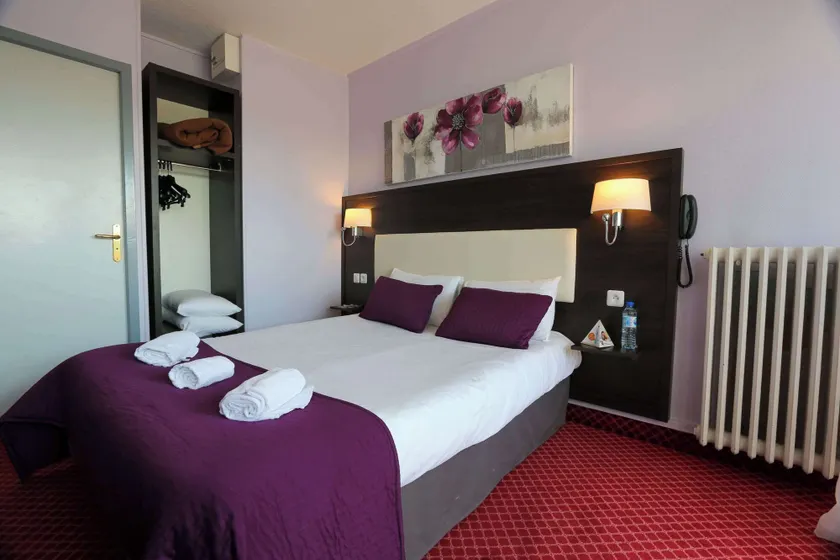 Brit Hotel Bleu Nuit - Image 1