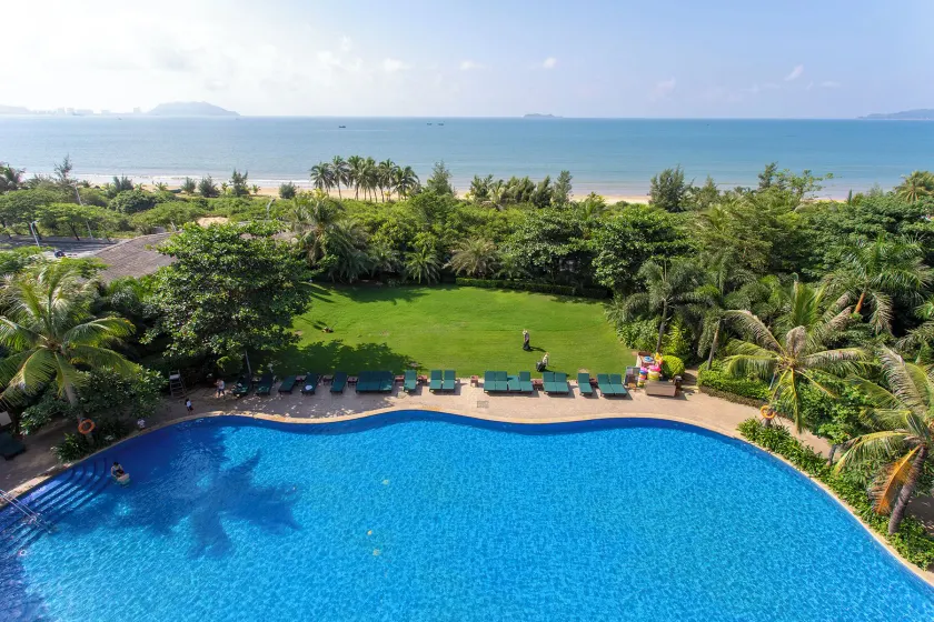 Sanya Seacube Holiday Hotel - Image 1