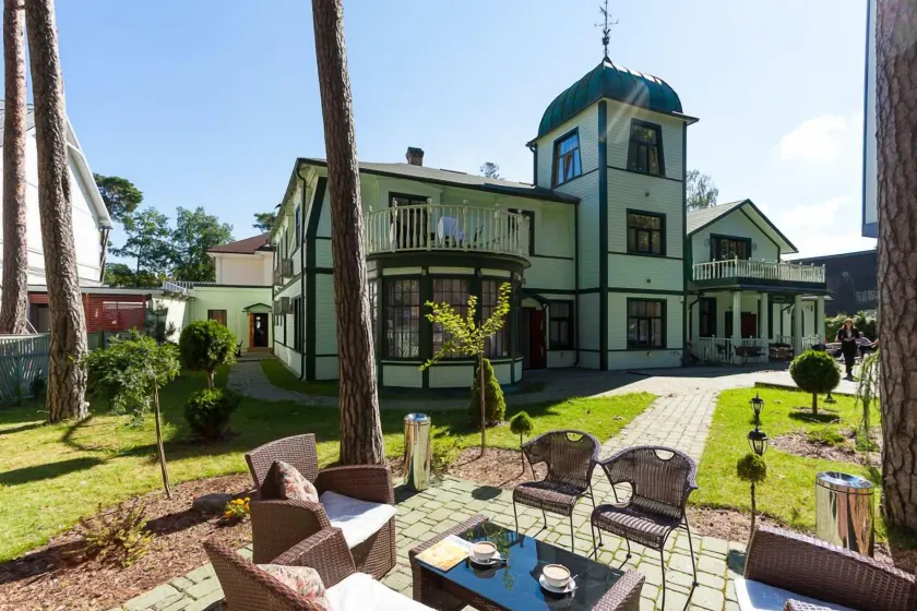 Sunset Hotel - Image 1