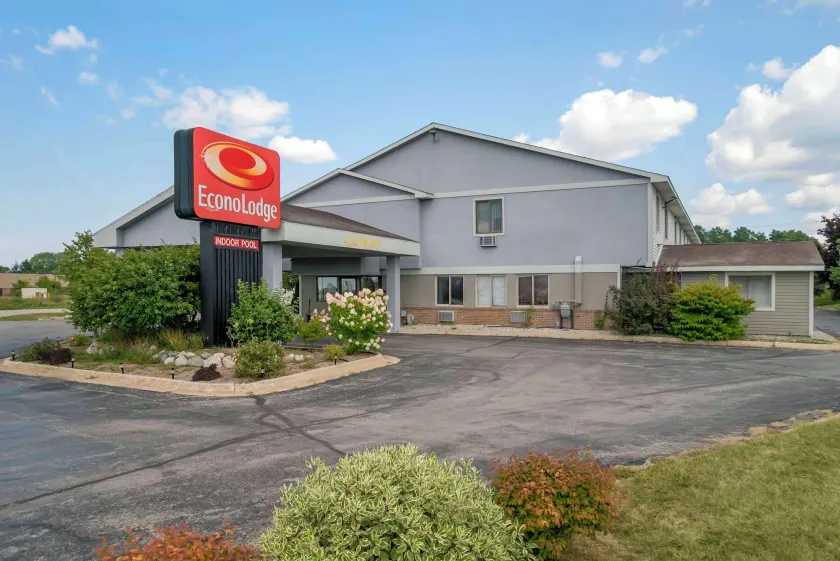 Econo Lodge Traverse City South - Image 1